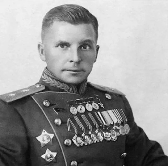 Создатель ил 2. Сергей Владимирович Ильюшин. Сергей Владимирович Ильюшин (1894-1977). Серге́й Влади́мирович Илью́ши. Ильюшин Сергей Владимирович авиаконструктор.
