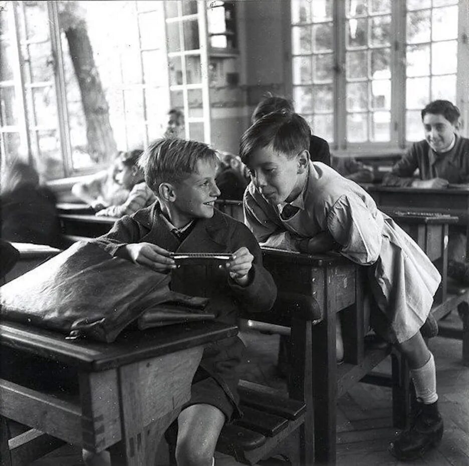 Школы старых времен. Робер Дуано. Школьники Робер Дуано. Robert Doisneau фотографии школа. Робер Дуано фотографии 1940-х.