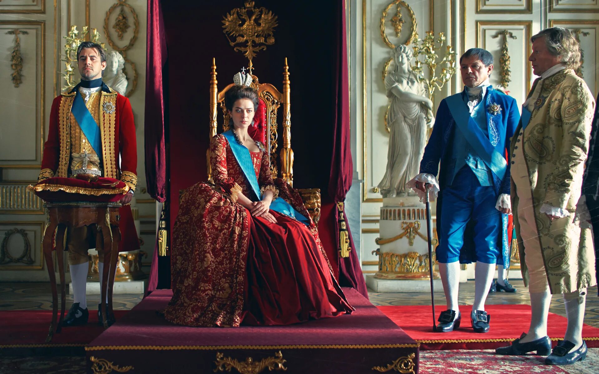 Николай+ii+со+скипетром+и+державой. Том хиддлстон пустая корона. Николай 2 в короне российской империи. Коронация елизаветы вудвилл. Королева великобритании елизавета 2 на троне.