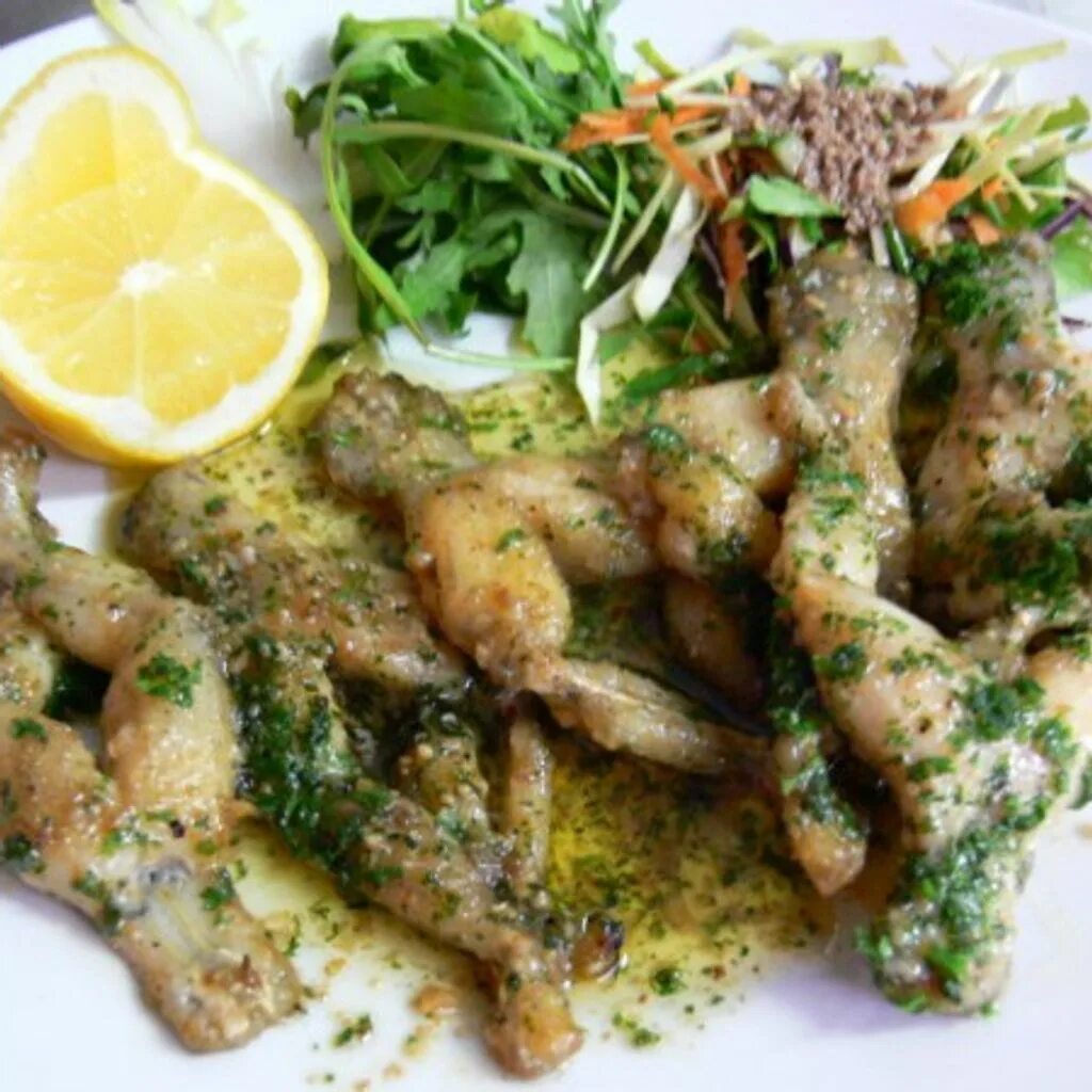 Frog legs. Национальное блюдо Франции лягушачьи лапки. Французская кухня лягушачьи лапки. Лягушачьи лапки французское блюдо. Национальные французские блюда лягушачьи лапки.