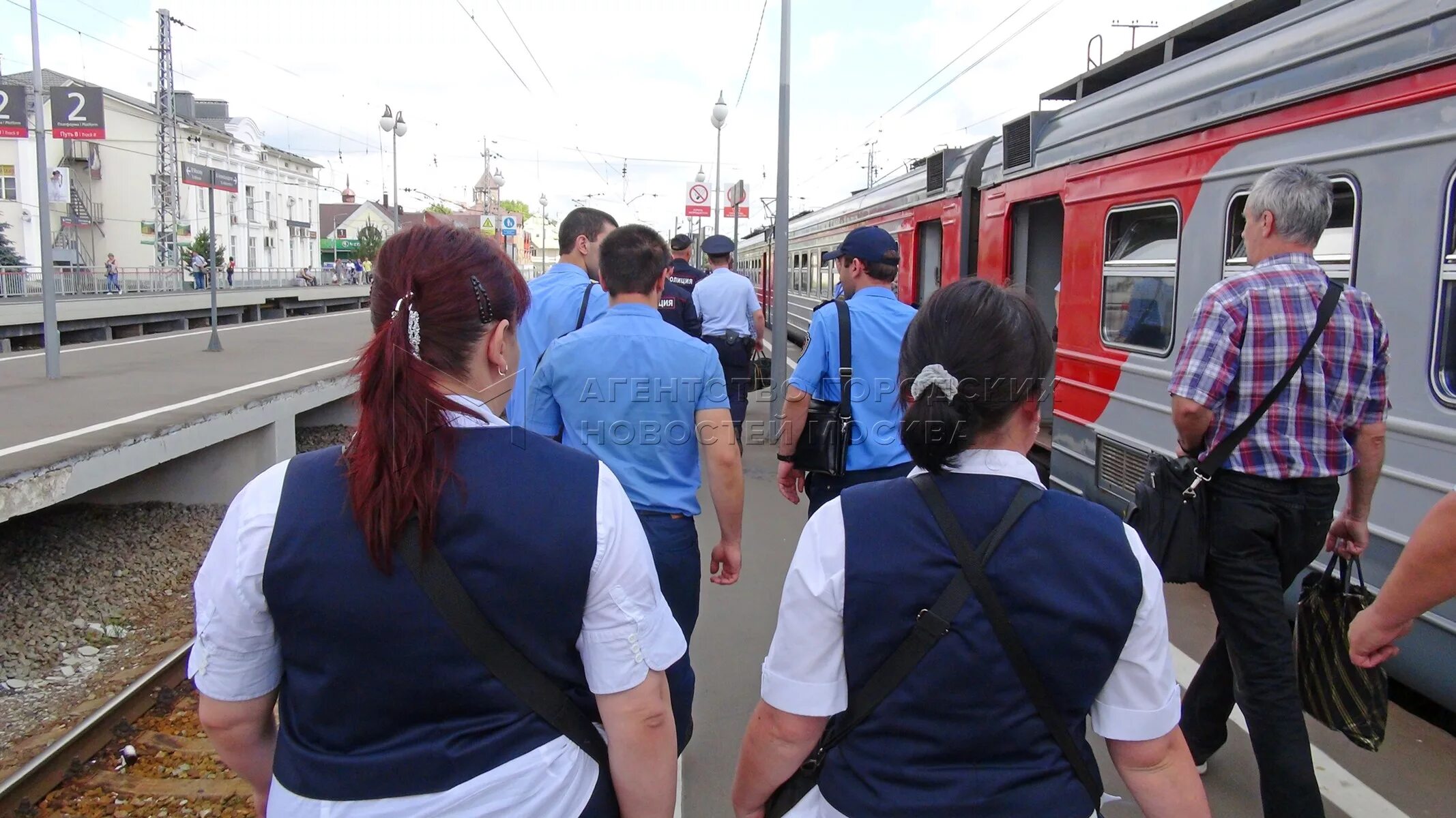 Попрошайки в электричках ленинградского направления. Новоподрезково жд станция. Электричка новоподрезково москва на сегодня. Станция новоподрезково. Станция подрезково.