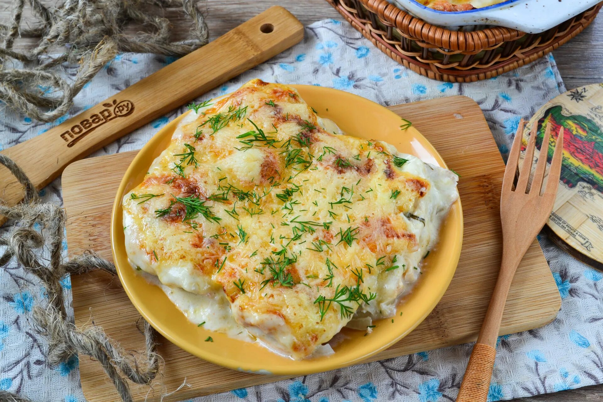 Курица по французски пошагово. Мясо по-французски трапеза. Отбивная с картошкой. Мясо п французски из курицы слои. Курица по генуэзски.