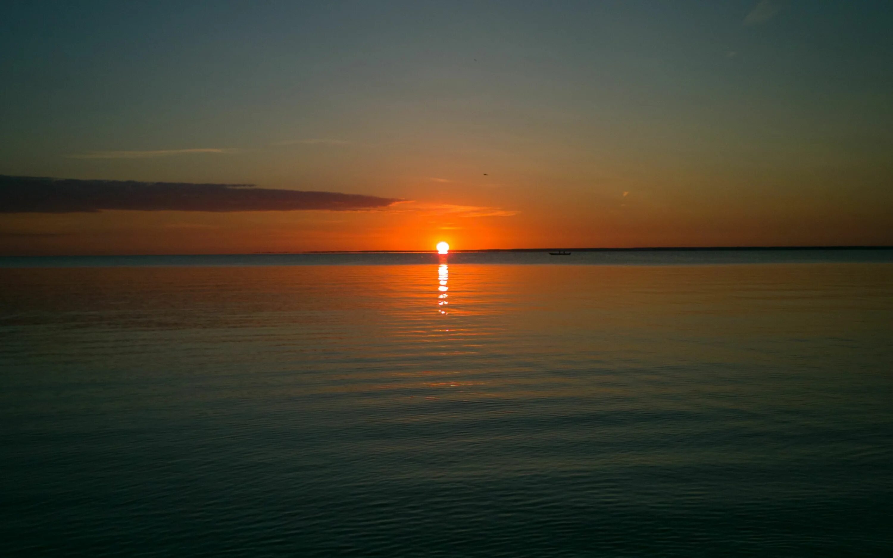Вода первый горизонт. Закат, солнце, море, Горизонт, блики. Море Горизонт солнечные блики. Блики на воде авторское фото. Золотой Будда блик закат.