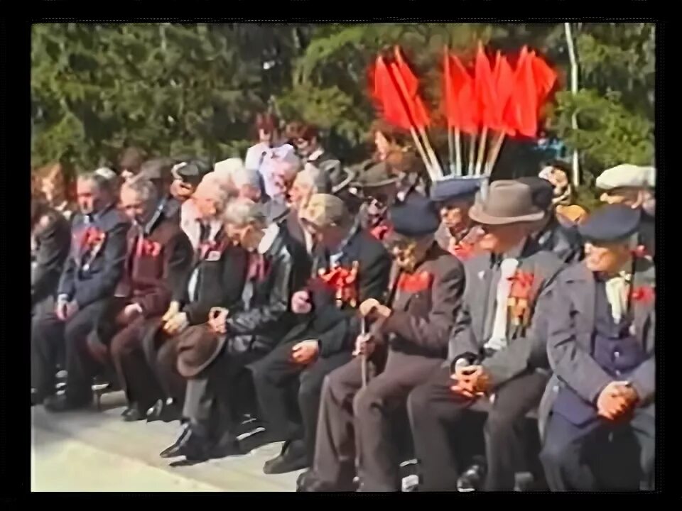 Парад ко Дню Победы 2003. День Победы 2003 год. Видео 2003 года день Победы. Показать парады 9 мая село Курское АРК Крым. 1 мая 2003