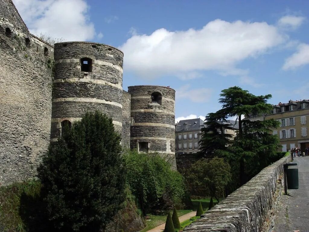 Анже. Замок Анже Франция. Chateau d'Angers замок. Средневековые замки Франции Анжерский замок. Анжу крепость.