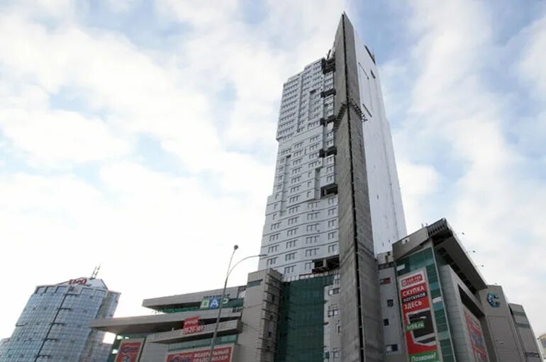 Недострой свердловск. Небоскрёб свердловск в екатеринбурге. Башня свердловск екатеринбург. Недостроенная высотка в екатеринбурге. Башня недостроенная екатеринбург.