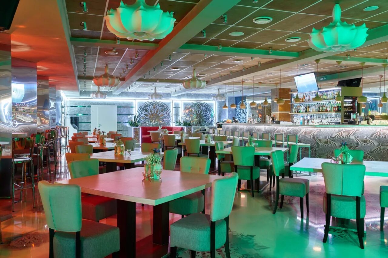 Бургер и картошка фри. Рестораны снежинска. Еда снежинск. Еда снежинск. Чистый город снежинск.