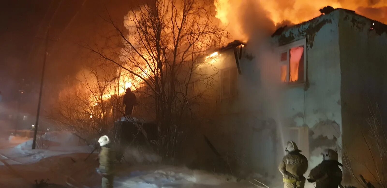 Пожары в Ямало-Ненецком автономном округе. Пожар новый Уренгой. Пожар в деревне Ямалы. Посёлок красное НАО пожар.