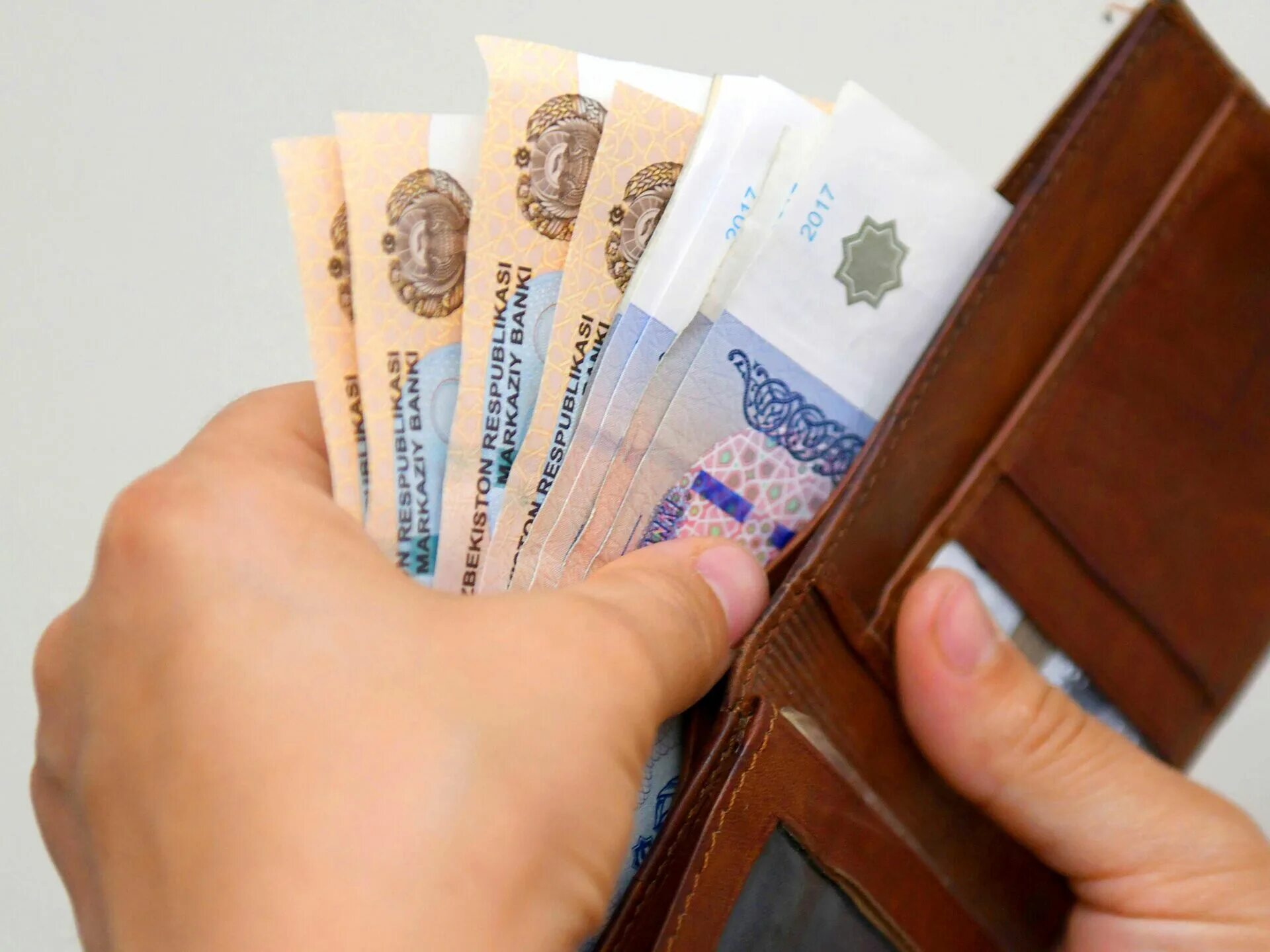 300 тысяч сумов. 5 миллионов рублей. 400 миллионов. 1000000 сум. 1000000000 сум.