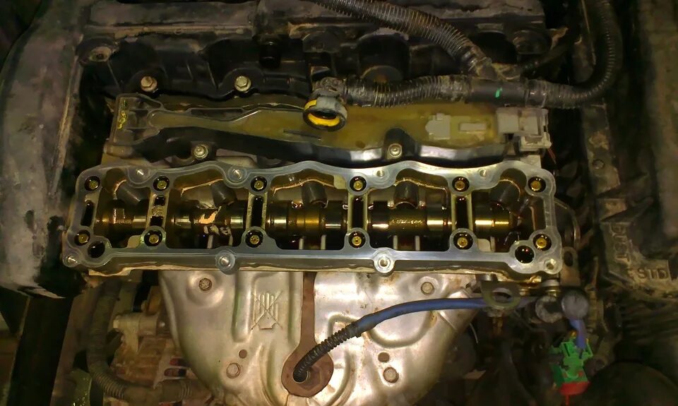 Замена прокладки клапанной крышки - Peugeot 307, 1,6 л, 2006 года своими руками 