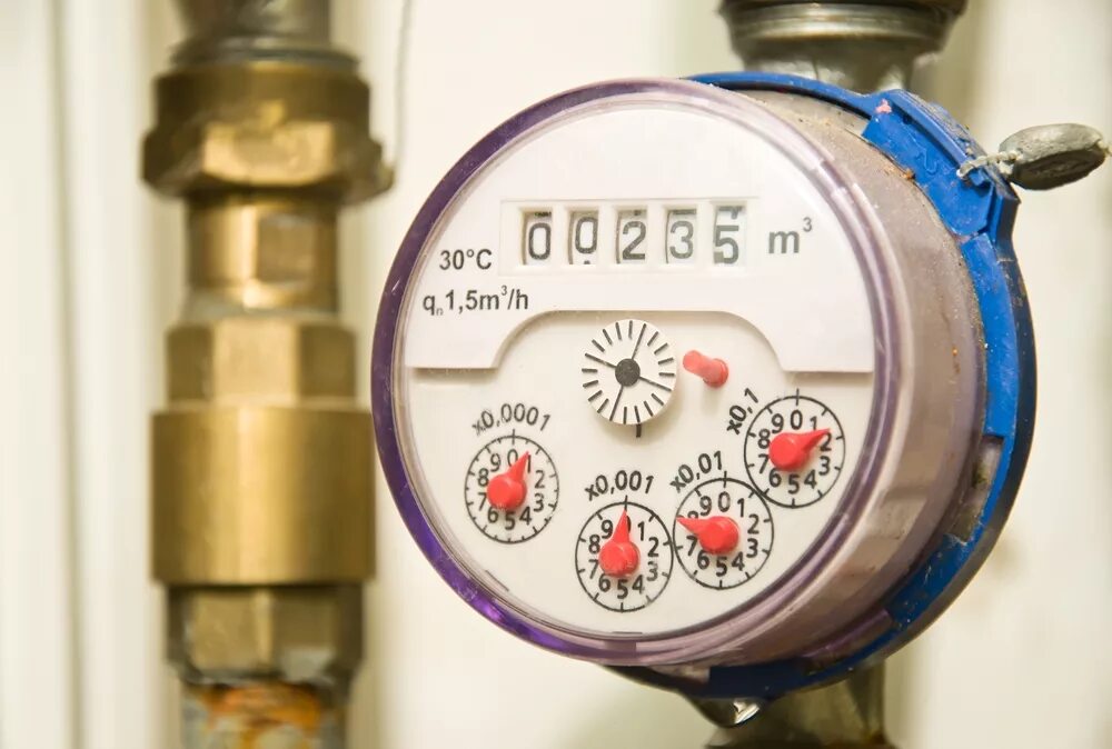 Поверка счетчиков воды. Сроки 2 поверки счетчиков горячей и холодной воды. Прибор поверки счетчика учета воды. Поверка водяных счетчиков. Поверка старых счетчиков.