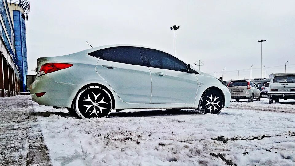 Гул солярис. Hyundai solaris 2025 диски. диски на hyundai solaris 2025 drive. хендай солярис 2025 на дисках. литые диски hyundai solaris 2025.
