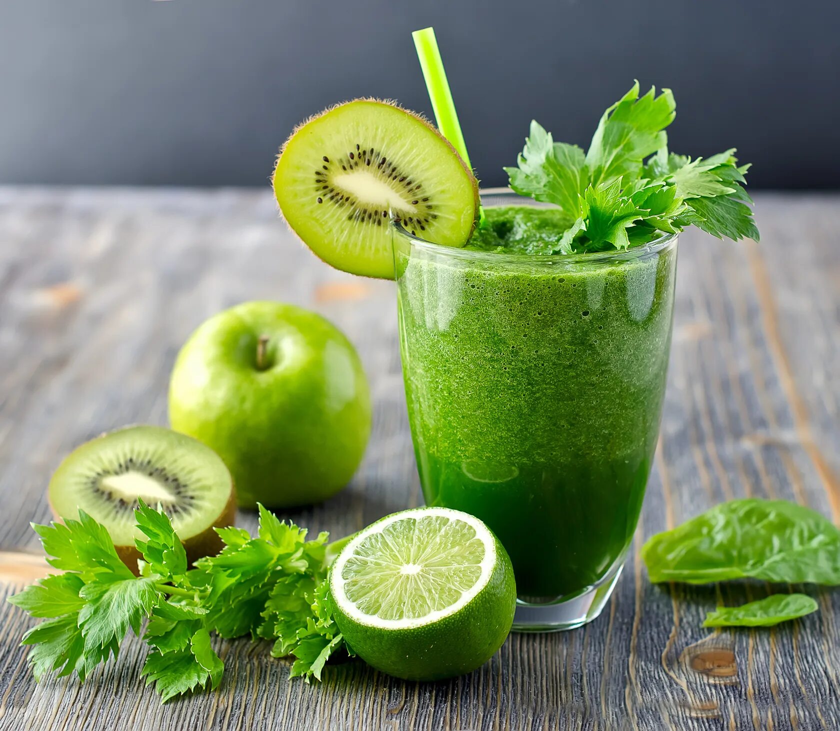 Шпинат киви яблоко. Зелёный смузи детокс. Напитки смузи Smoothie Green. Смузи киви мята. Смузи "зелёный микс".