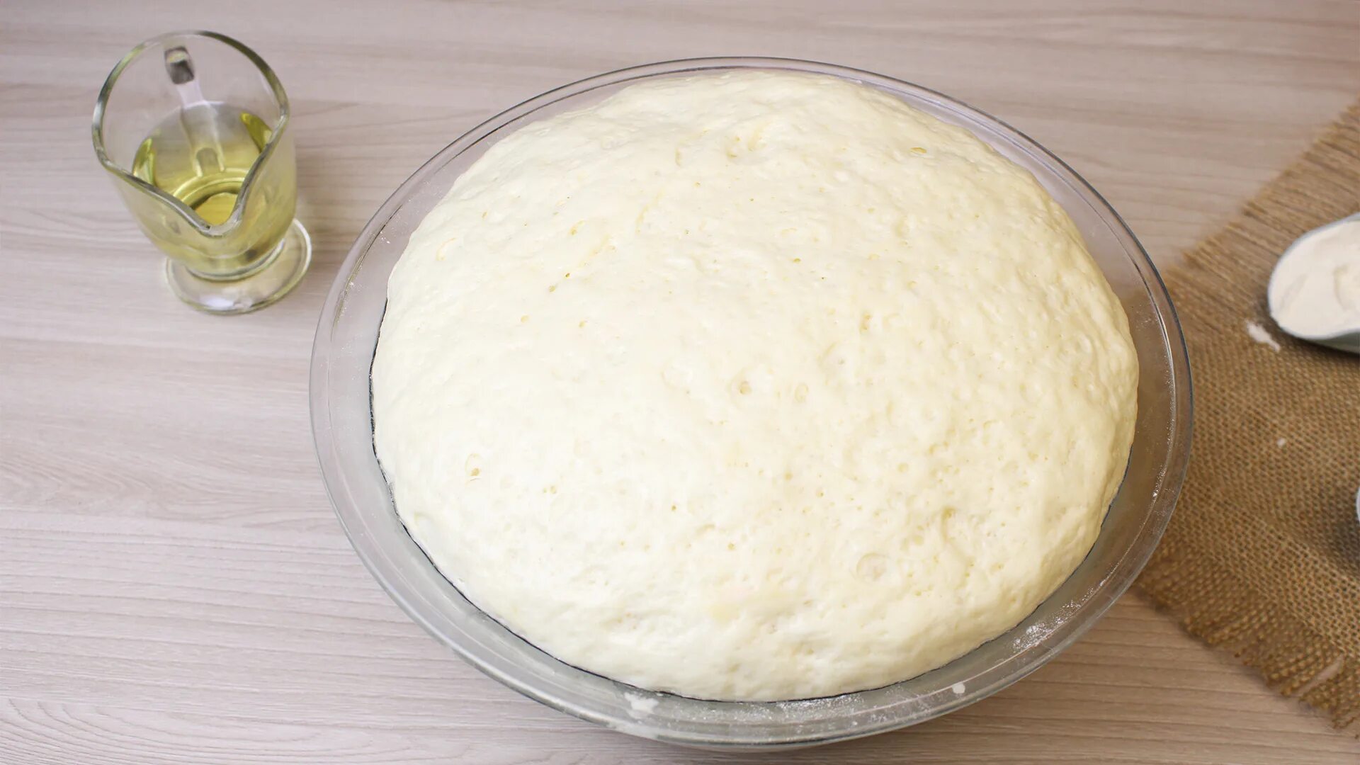 дрожжевое тесто на молоке. тесто для пиццы на живых дрожжах.