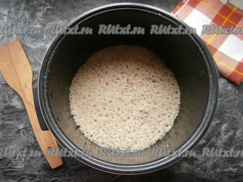Ячневая каша на молоке сладкая. Ячка каша. Ячневая каша. Ячневая каша полезна. Ячневая крупа сварить кашу на воде.