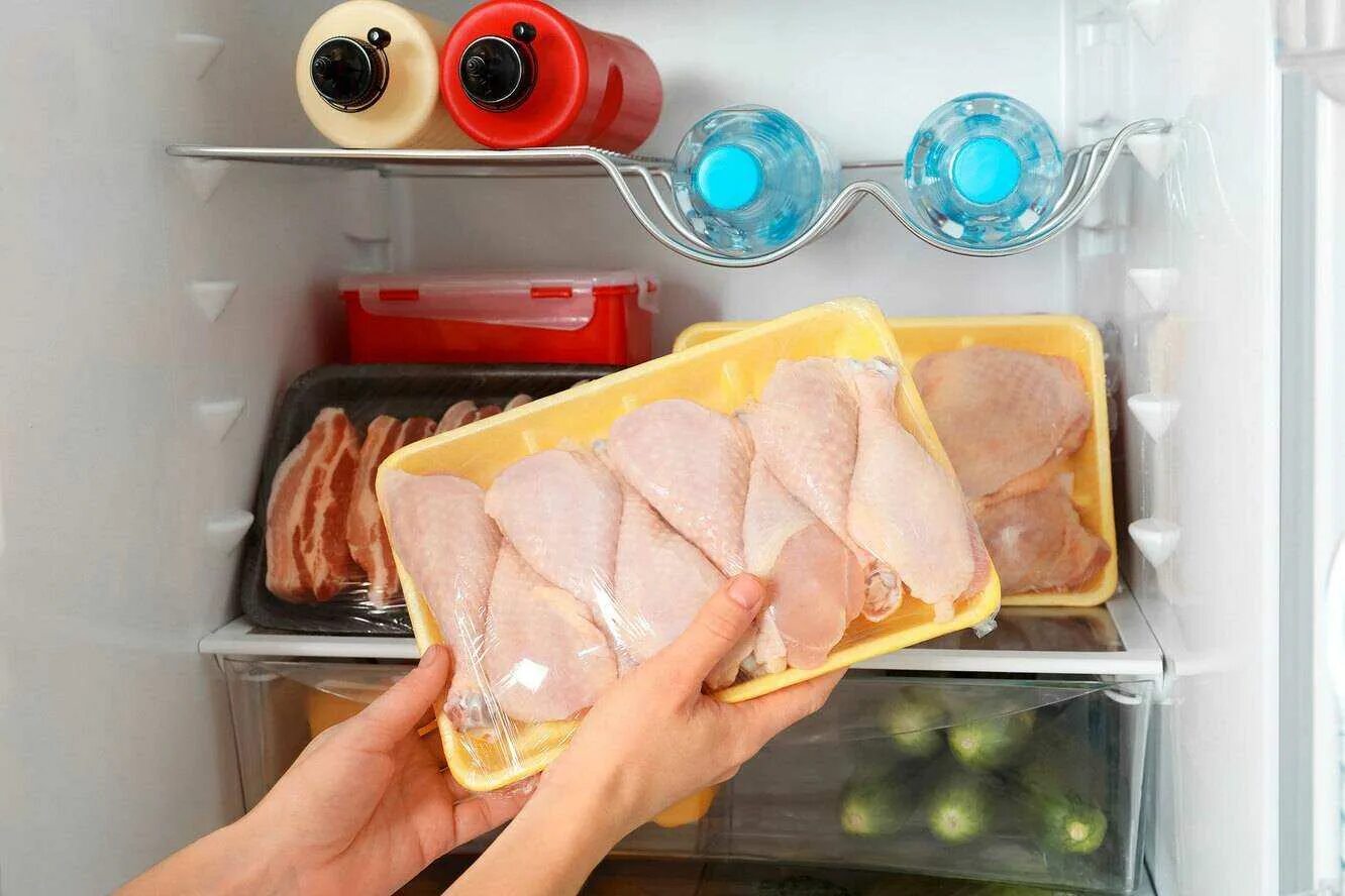 Хранение мяса в морозилке. Хранение в морозильнике. Сколько размораживать курицу в холодильнике