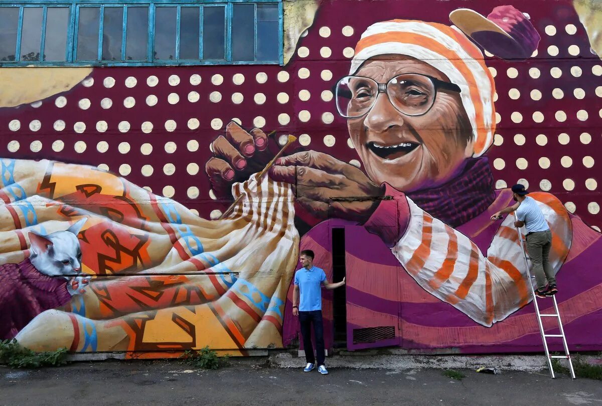 Граффити фест москва. Транссибирский арт-фестиваль красноярск. Арт фестиваль красноярск. Красноярск разрисованный двор. Дирижер и оркестр.