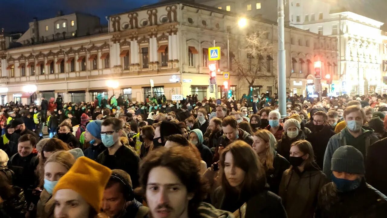 Митинги за Навального 21 апреля 2021. 21 Апреля митинг Москва. Митинг Навальный 21. Москва амитинг апрель 2021. Прощание с навальным ютуб