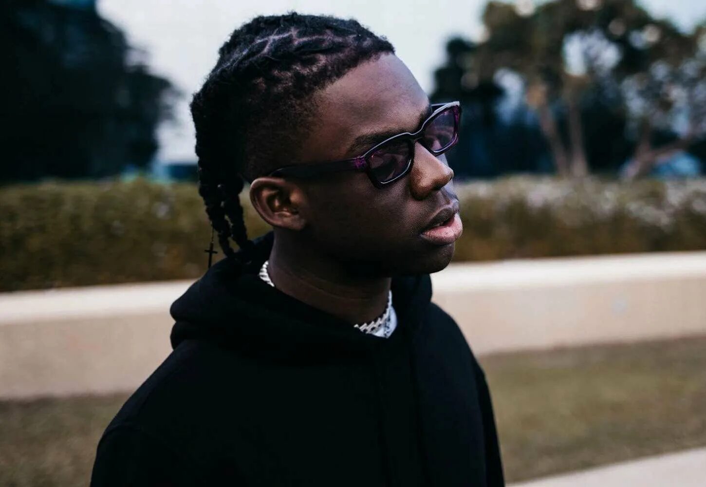 Rema. Африканский певец rema. Rema нигерийский музыкант. Rema песни. Rema песни.