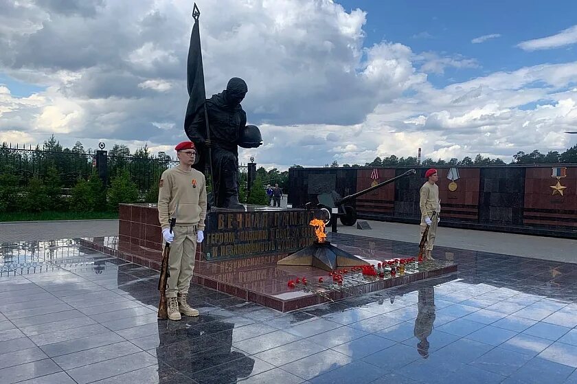 Вечный огонь Покачи. Стена памяти Урай. Аллея города Покачи. Покачи Урай.