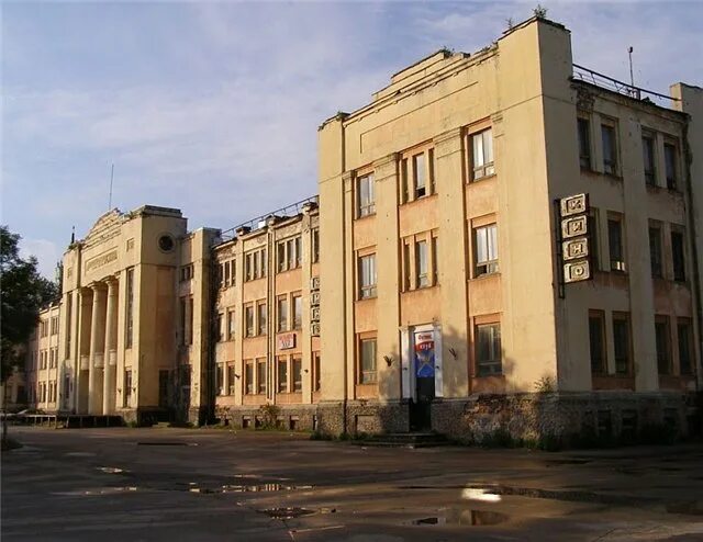 Дворец культуры ленина нижний новгород. Дворец культуры им ленина нижний новгород. Заброшенный дк имени ленина нижний новгород. Дк канавинского. Дворец ленина нижний новгород.
