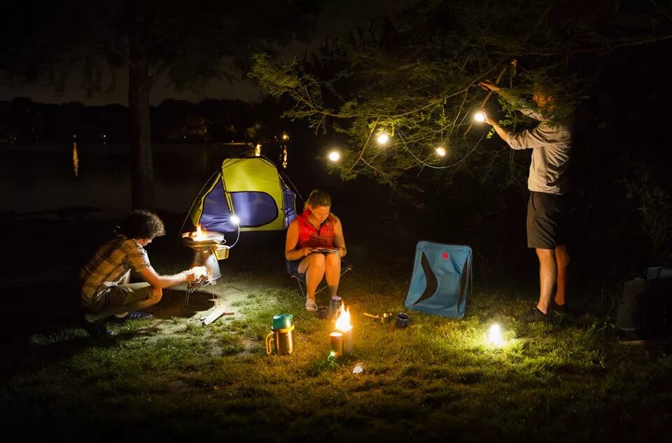 Light camp. Освещение для кемпинга. Освещение в походе. Фонарь для похода. Фонарь для освещения кемпинга.