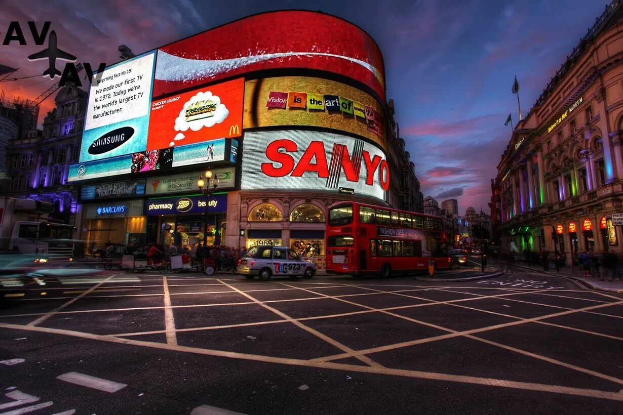 Улица Пикадилли в Лондоне. Piccadilly Circus в Лондоне. Площадь Пикадилли. Площадь Пикадилли в Лондоне. Самые знаменитые улицы