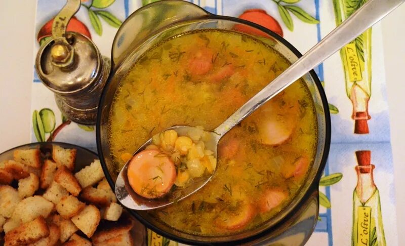 Гороховый суп на зиму. Гороховый суп с сосисками. гороховый суп на зиму в банках. правильный гороховый суп. гороховый суп со сметаной.