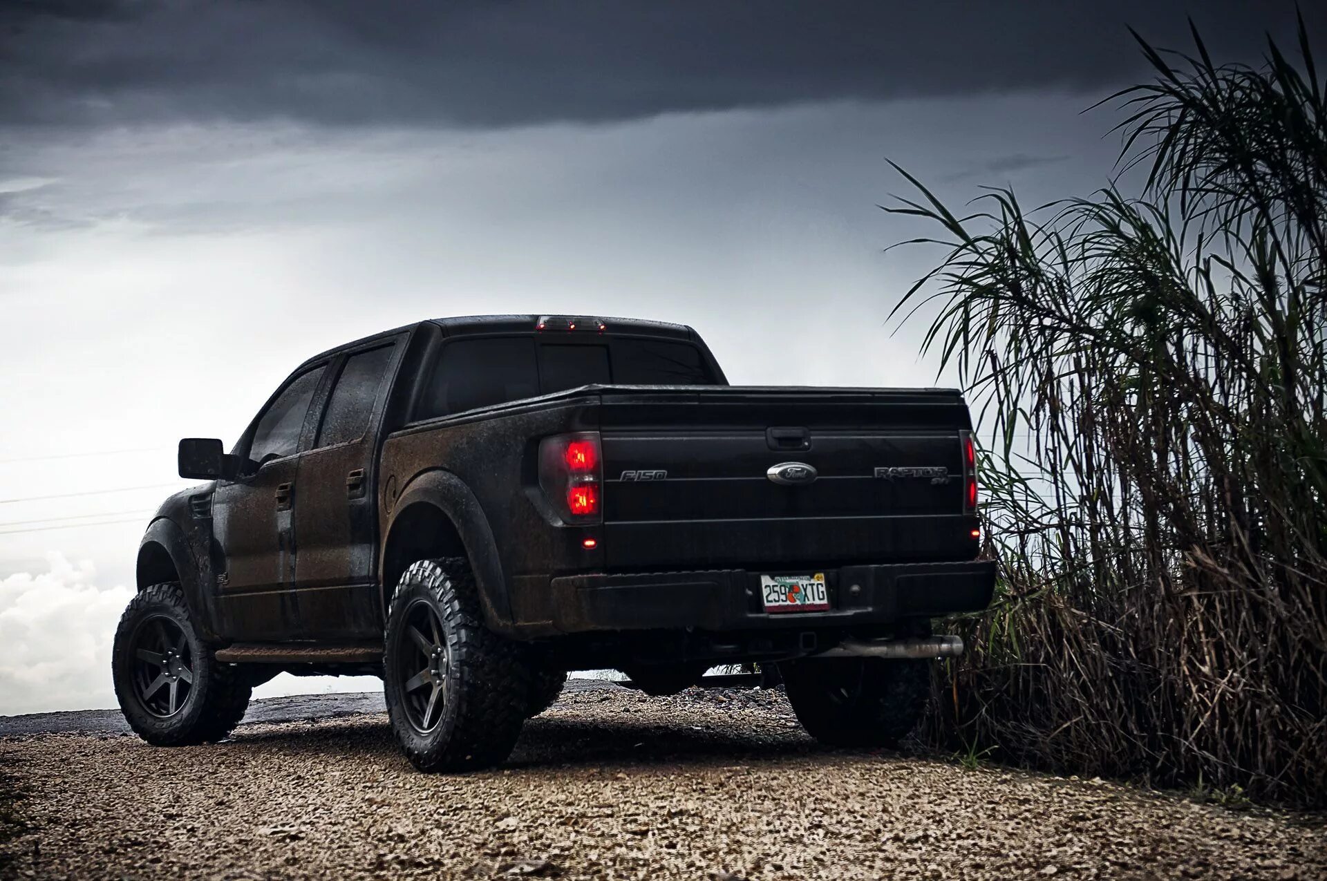 Форд ф150 раптор. Dodge ram черный матовый. Chevrolet silverado 1984. Черный пикапер. Dodge ram 1500 laramie.