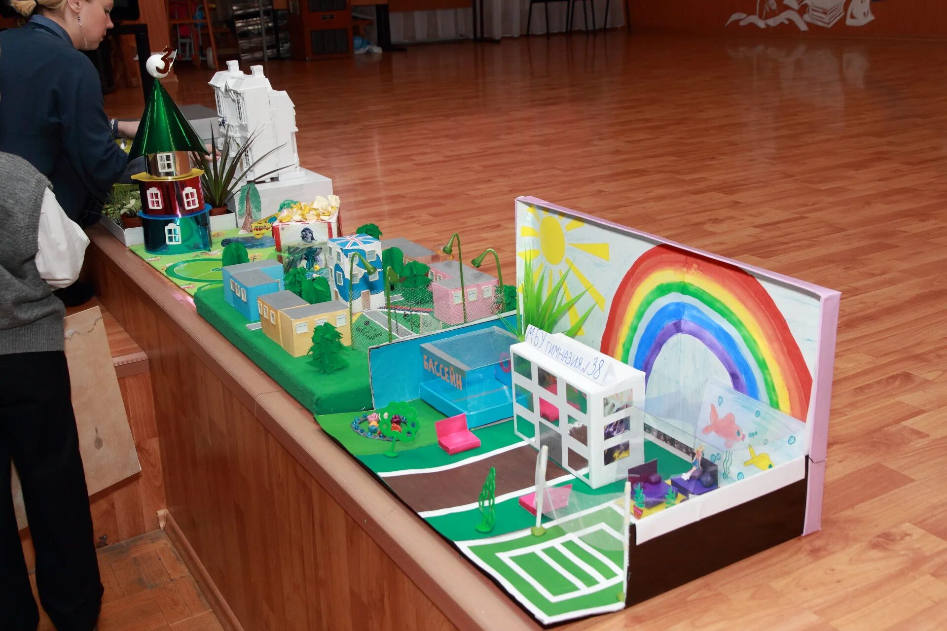 макетирование для детей. макет города картонный. город будущего макет. поделка город будущего своими руками. макеты для детского сада.