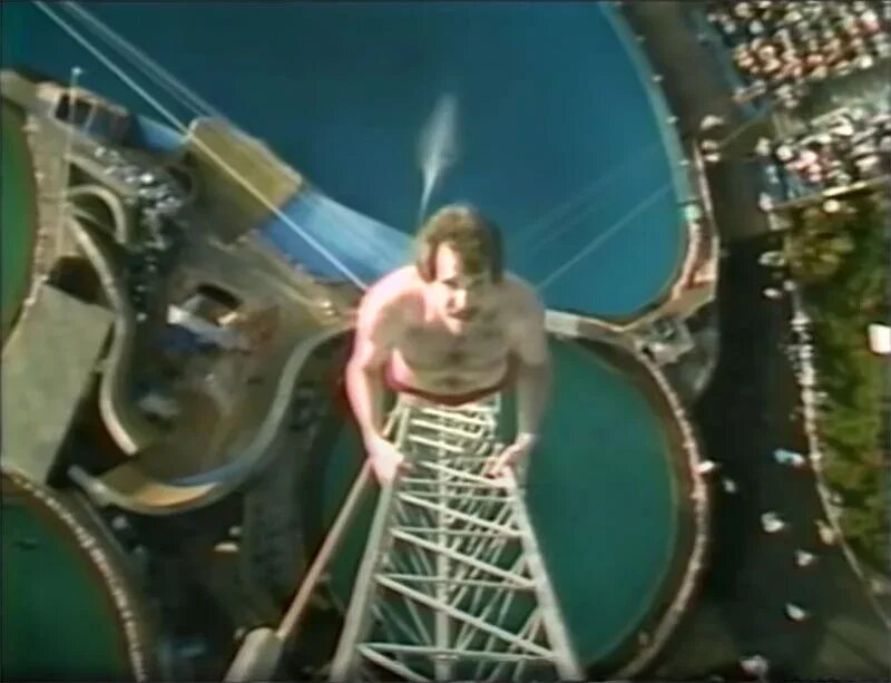 Прыгает в воду смешно. Хай-дайвинг. 5 самых неудачных прыжков хайдайверов. 5 самых неудачных прыжков хайдайверов. Бассейн под открытым небом в москве.