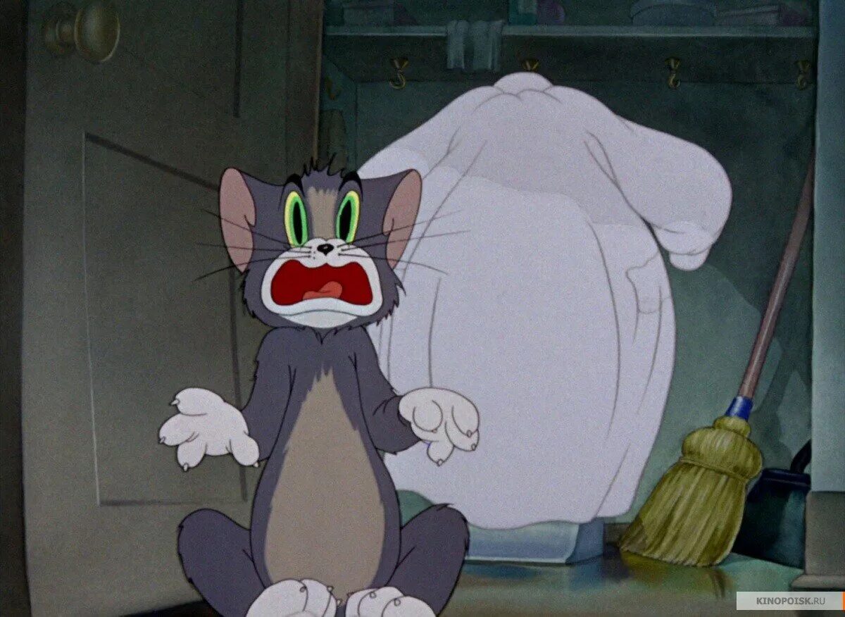 Сели том. Fraidy Cat 1942. Кот-трусишка мультфильм 1942. Tom and Jerry 1942. Кот том и Джерри.