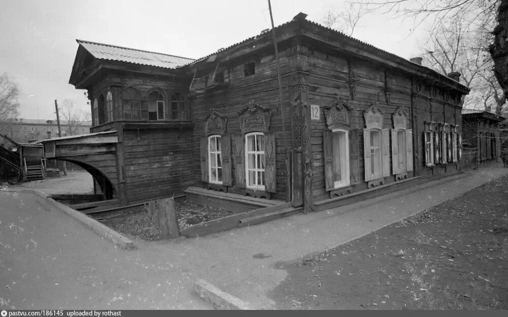 Город бабушкин москва. Улица Бабушкина Иркутск. Станция Иннокентьевская Иркутск. Старинная улица Бабушкина г. Иркутск. Станция Бабушкина Иркутск области.