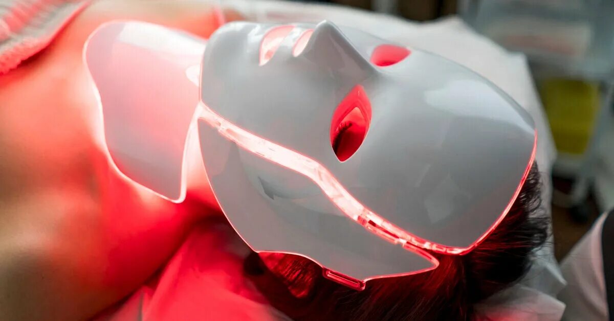Led маска. Светящаяся маска для лица в косметологии. Маска для фототерапии. Маска для фотодинамической терапии лица.