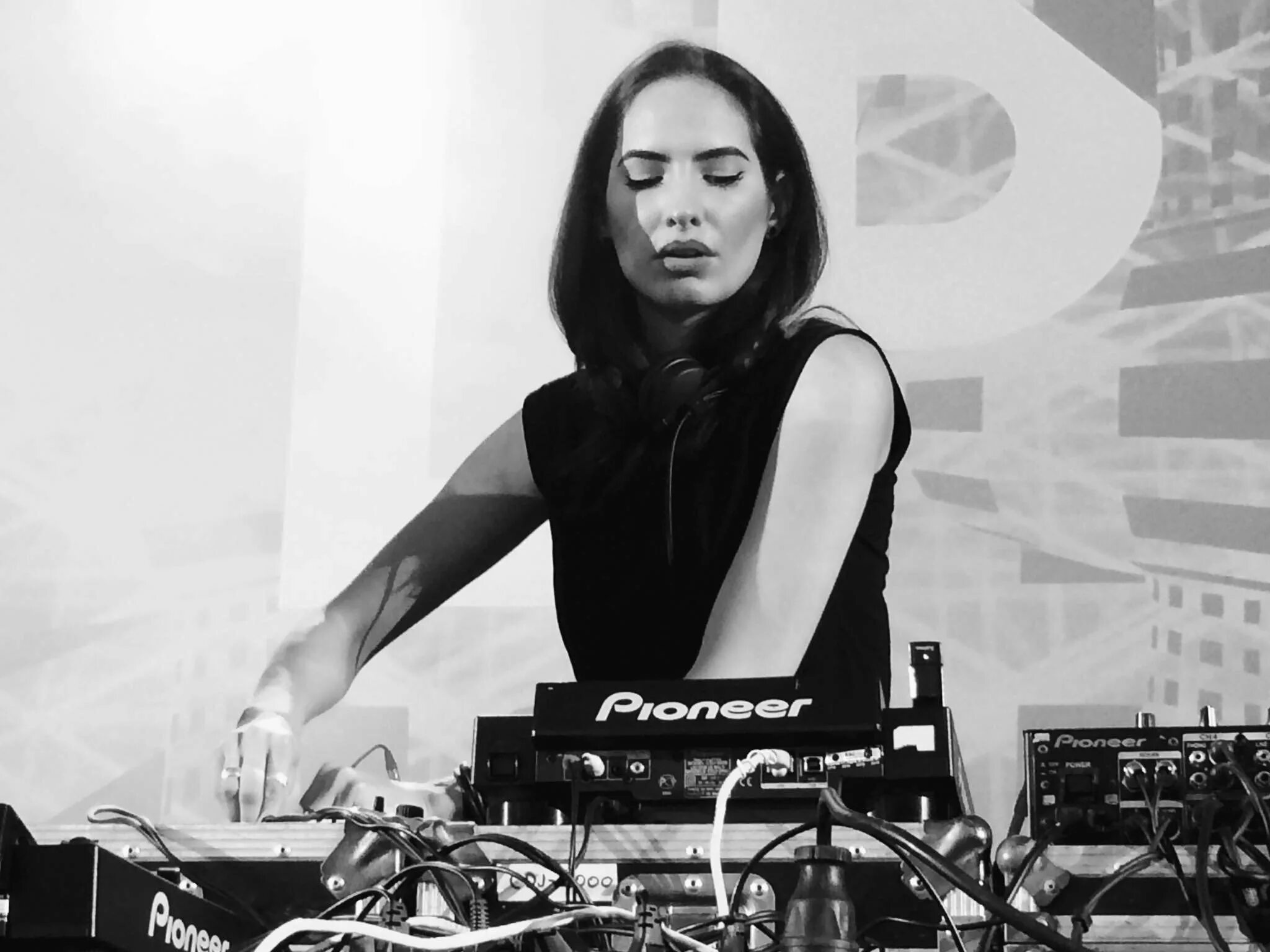 Lilly palmer techno. Lilly palmer 2022. Dj lilli. Lily palmer dj. Dj lily palmer в купальнике.