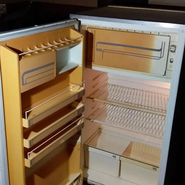 Подам холодильник. Холодильник полюс 410. Холодильник полюс 2. Советские холодильники полюс 2. Холодильник полюс 10 КШ 260.