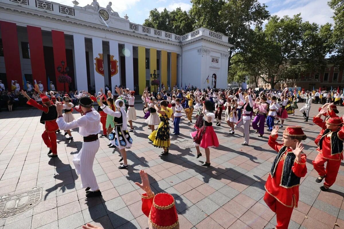 Новости г одессы. Думская площадь Одесса. День основания Одессы. День основания города Одесса. Население Одессы 2021.