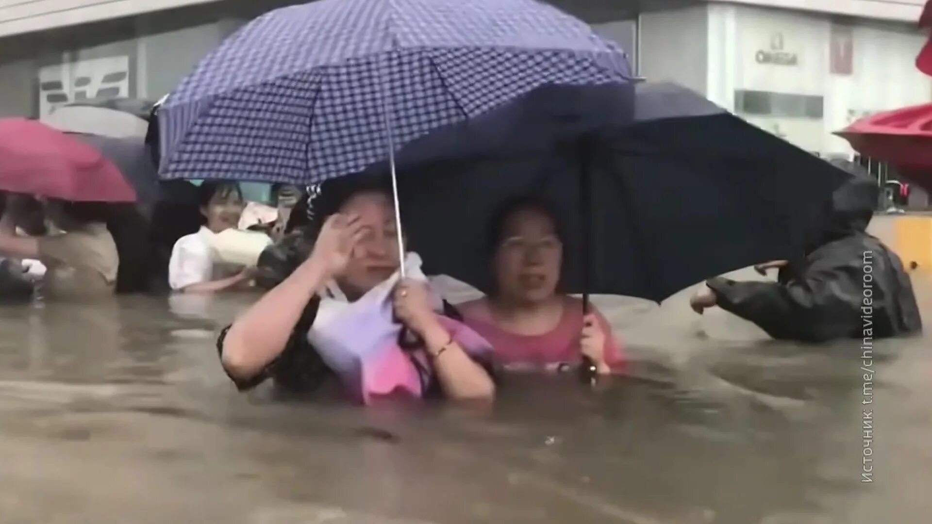 Какое наводнение в китае. Наводнение в Китае 2021. Наводнение в Китае сейчас. Сильный ливень в Китае. Наводнение в Пекине.
