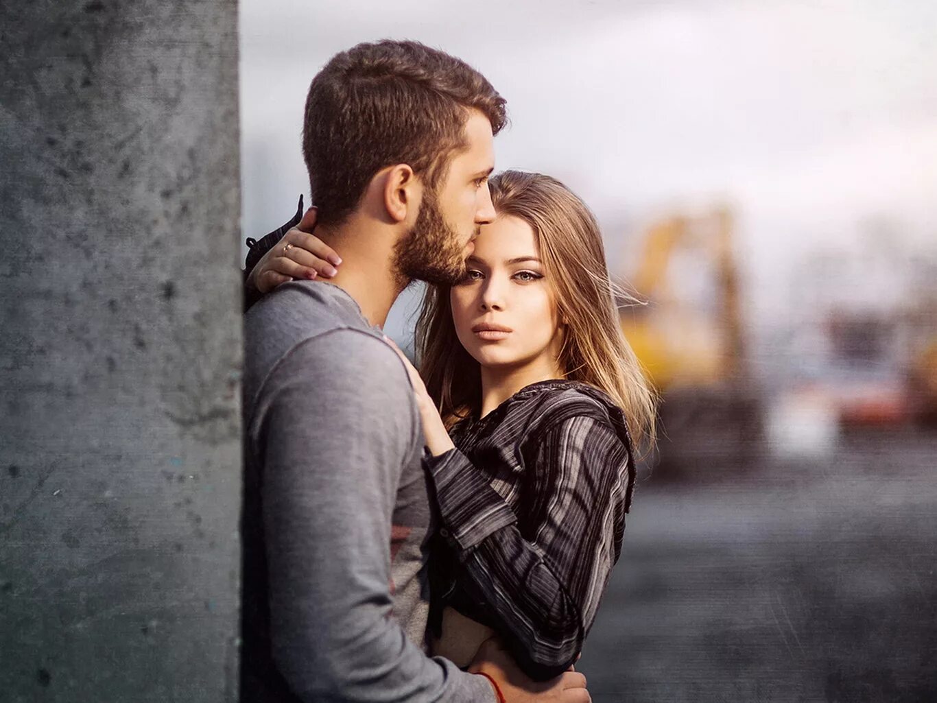 влюбленные взгляды. дружба мужчины и женщины. люблю мужчине. влюбленная пара. фотосессия влюбленных.