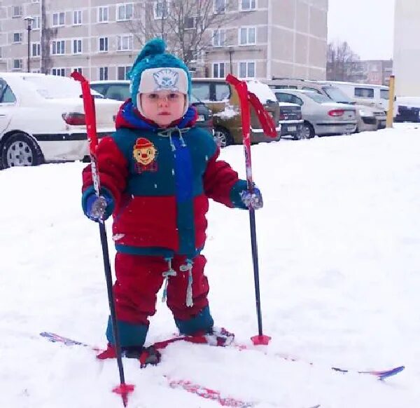Какие лыжи ребенку. Лыжи для малышей 2 лет. лыжи для детей 3 лет. лыжи для детей 5-7 лет. лыжи для 3 летнего ребенка.