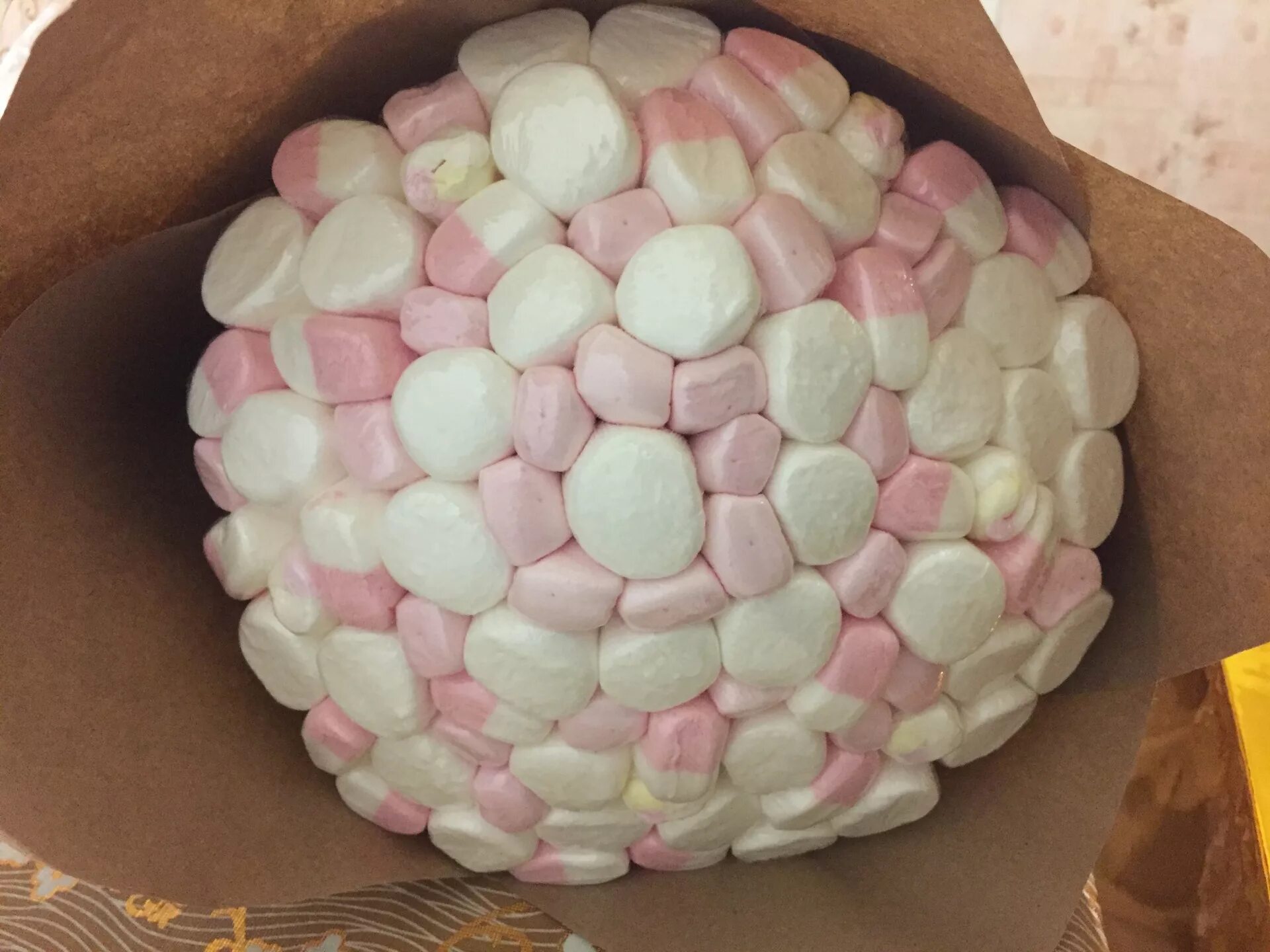 цветы из маршмеллоу для торта. украшения из маршмеллоу для торта своими руками. маршмеллоу мастика цветы. украшение торта из маршмеллоу.