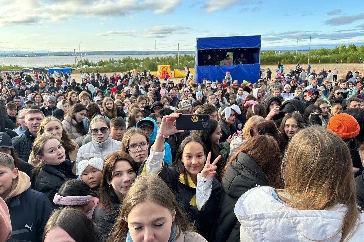 Молодежь салехарда. С днем молодежи. С праздником день молодежи. День молодежи Салехард. Салехард день молодежи 2023.