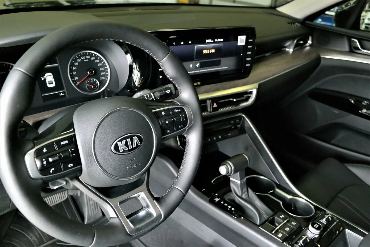 Киа к5 2022 комплектации. Kia k5 2022 салон. Kia k5 Interior. Руль Киа к5 2021. Киа к5 2022 комплектации и цены