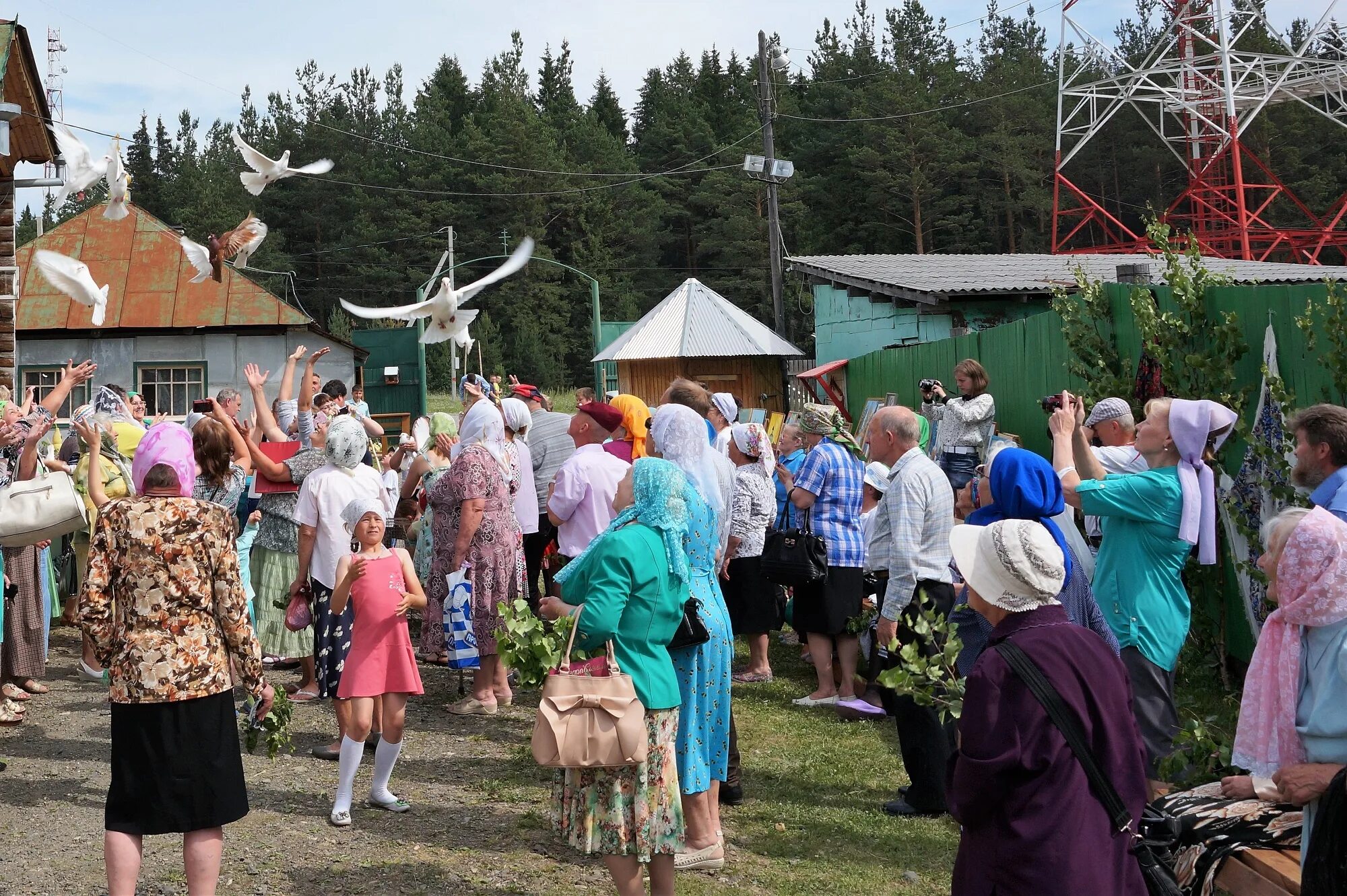 Погода в новой ляле на 5. Церковь в новой Ляле. Шелота Троицкие гуляния.