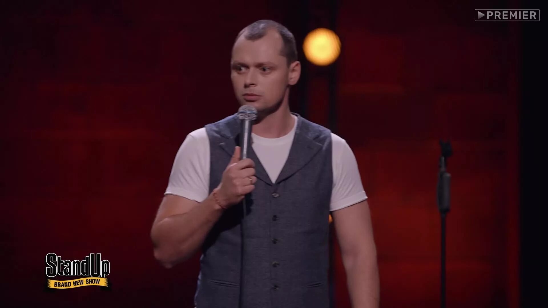 Стендап без регистрации. Стендап без регистрации. Стендап комик поперечный. Тнт шоу стенд ап. Лёха щербаков стендап.