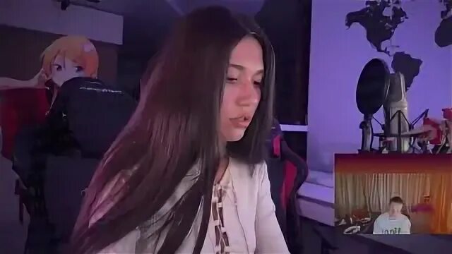Стримерше задонатили и она показала