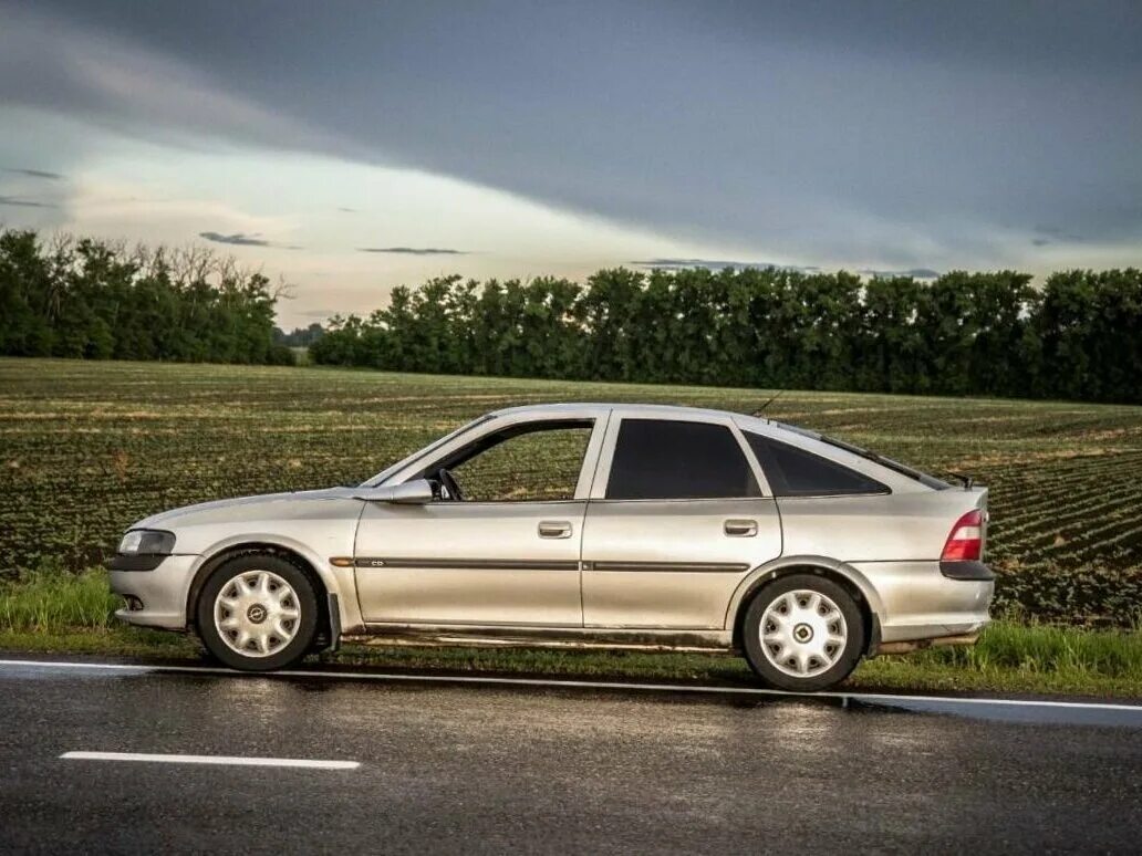 Опель вектра б 97 года. Опель Вектра 1997. Opel Vectra b 1997. Opel Vectra b лифтбек. Opel Vectra 97.