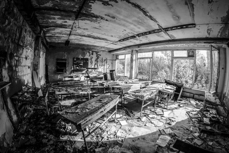 26 апреля чернобыль припять. Chernobyl neighbor. Чернобыльская катастрофа припять. Чернобыль сосед клоун. Зона отчуждения чернобыльской аэс.