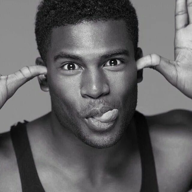 Стильный афроамериканец. Как правильно афроамериканец. Реми аладе-честер. Самые темнокожие люди. Темнокожие мужчины.