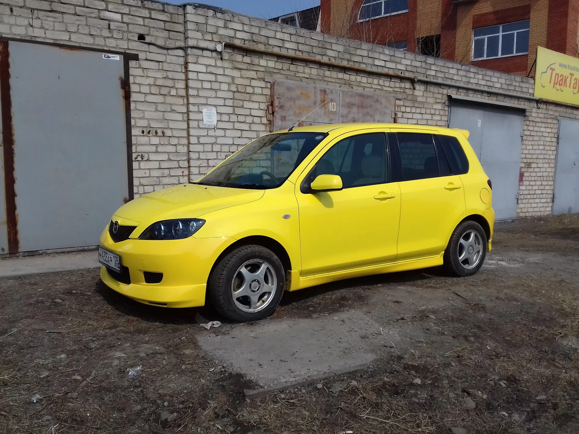 Мазда демио 2003 диски. Mazda demio 1. Мазда демио 16 диски. Мазда демио 2002 1,5. Диски мазда демио r16.
